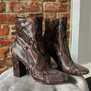 ALDO SIZE 9 SNAKE SKIN BOOTIES
